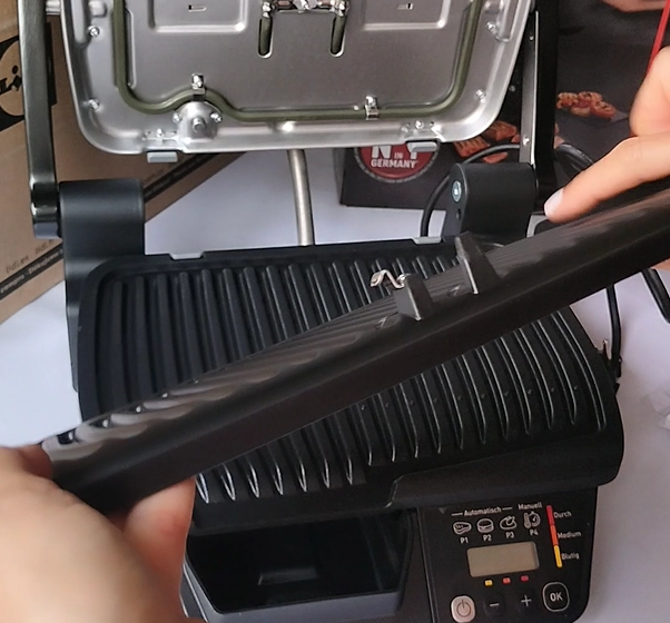 Sacando y volviendo a colocar las placas desmontables de la Tefal OptiGrill GC7P08